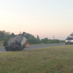 Personal de seguridad vial trabajó en la autopista Rosario–Santa Fe, a la altura de Sauce Viejo, donde un automóvil chocó contra un caballo suelto y ocurrió el accidente fatal.