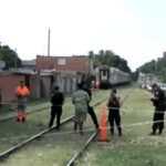 Paso a nivel de avenida Uriburu y Flamarión, en Rosario, donde se produjo el fatal accidente ferroviario.