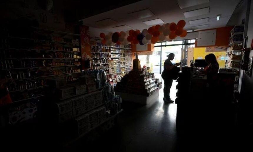 Cortes de energía eléctrica afectaron a barrios del AMBA durante una jornada de altas temperaturas y elevada demanda de consumo.