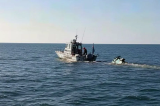 Operativo de búsqueda marítima en la costa uruguaya durante el rescate del turista argentino desaparecido en Punta del Este.