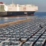 Descarga de autos eléctricos de la automotriz BYD en el puerto de Zárate, destinados al mercado argentino.