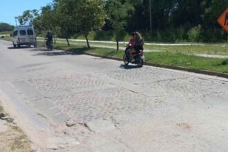 Tramo de Avenida Peñaloza con baches y roturas que serán intervenidos por el municipio.