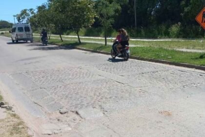 Tramo de Avenida Peñaloza con baches y roturas que serán intervenidos por el municipio.