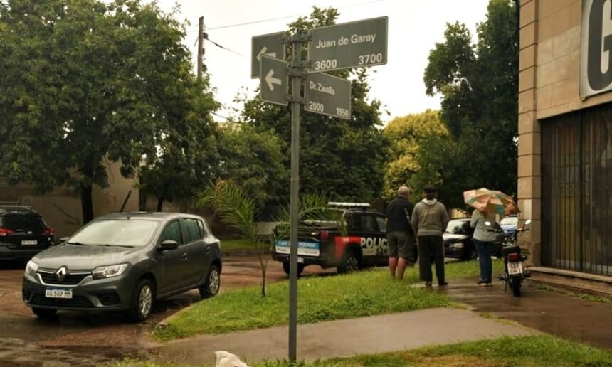 La esquina de Dr. Zavalla y Juan de Garay, en barrio Sur, donde se registró el tiroteo que dejó un fallecido. (Foto: El Litoral)
