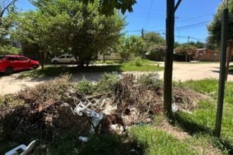 Microbasurales y falta de mantenimiento en Colastiné Norte, uno de los reclamos centrales planteados por la vecinal. Foto: Fernando Nicola / El Litoral.