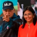 Diosdado Cabello y Delcy Rodríguez durante un acto oficial del gobierno venezolano en Caracas.