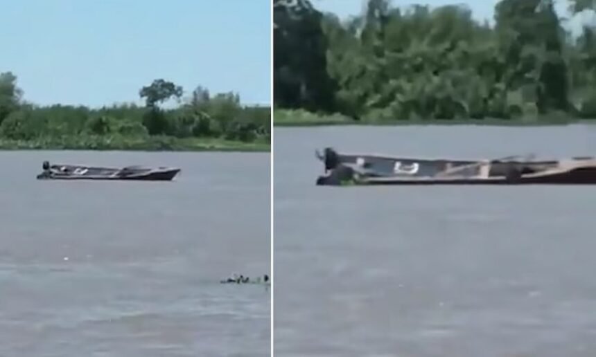 Canoa hallada a la deriva en el río Coronda, donde fueron encontrados sin vida dos pescadores, en un operativo de fuerzas de seguridad.