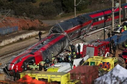 Vista del tramo ferroviario donde ocurrió el choque de trenes de alta velocidad, escenario del operativo de emergencia y de las pericias para determinar las causas del siniestro.