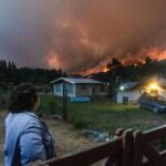 Incendios forestales avanzan sobre zonas cordilleranas de la Patagonia, afectando viviendas, bosques y servicios esenciales.