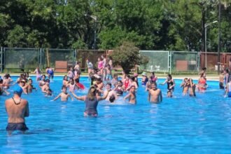 Niños y niñas participan de la Colonia de Vacaciones 2026 en el Parque Recreativo Municipal de Puerto General San Martín.