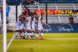 El equipo de Colón celebró su primer triunfo del año en Paysandú, con una actuación convincente en la Serie Río de la Plata.