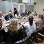 Autoridades del Concejo Municipal de Santa Fe junto a integrantes del Comité Organizador de los Juegos Suramericanos, durante la reunión en la sala Zapata Gollán.