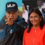 Delcy Rodríguez y Diosdado Cabello, dos de las principales figuras del chavismo, durante una actividad oficial en Venezuela.