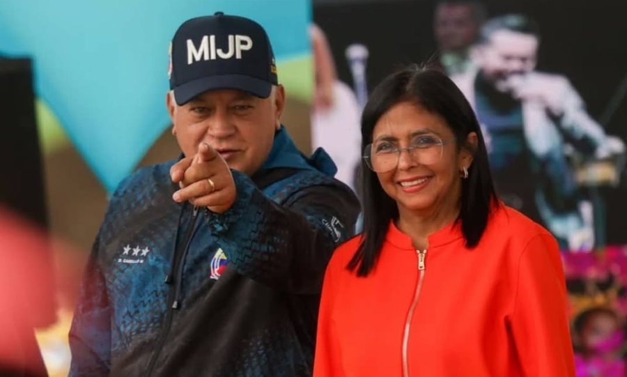Delcy Rodríguez y Diosdado Cabello, dos de las principales figuras del chavismo, durante una actividad oficial en Venezuela.
