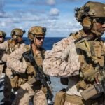 Miembros de las fuerzas estadounidenses durante ejercicios y operaciones estratégicas.