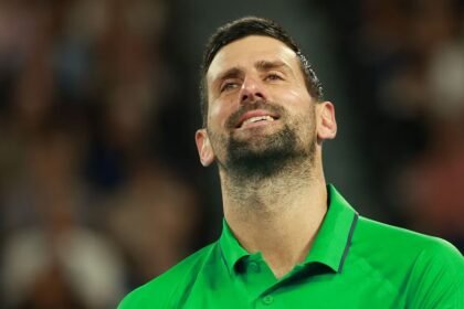 Novak Djokovic, leyenda del tenis, compite en el Abierto de Australia, su torneo más exitoso.