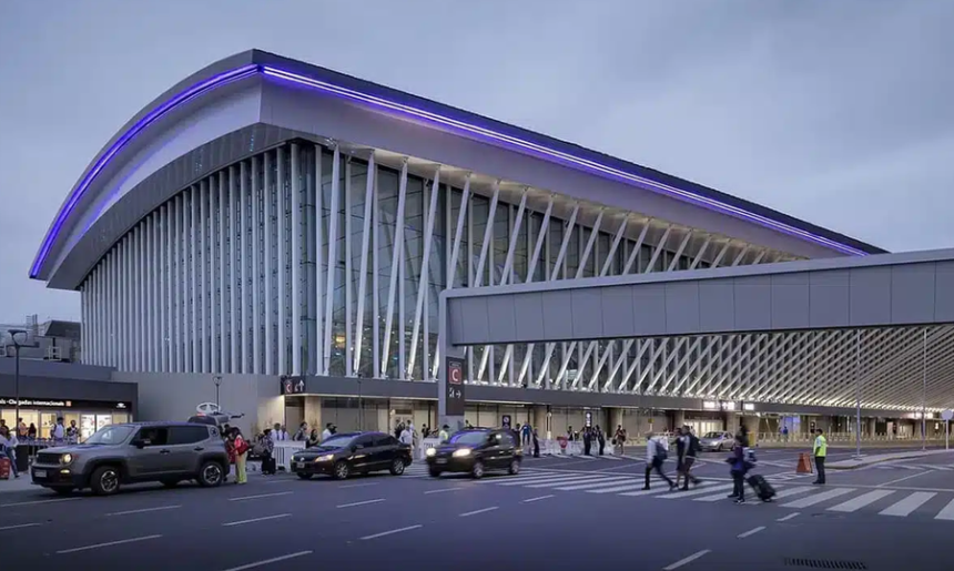 Vista general del Aeropuerto Internacional de Ezeiza, principal terminal aérea del país y eje del tráfico internacional argentino.
