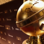 La estatuilla del Globo de Oro, símbolo de excelencia en cine y televisión, durante una de las galas más esperadas de la temporada de premios.