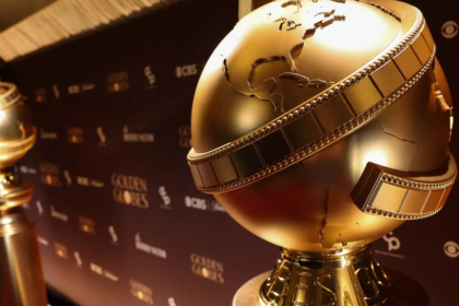 La estatuilla del Globo de Oro, símbolo de excelencia en cine y televisión, durante una de las galas más esperadas de la temporada de premios.