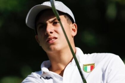 Emanuele Galeppini, joven golfista italiano de 16 años, considerado una de las grandes promesas del deporte europeo.
