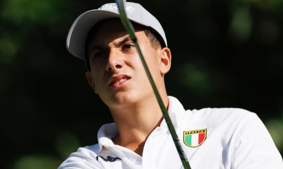 Emanuele Galeppini, joven golfista italiano de 16 años, considerado una de las grandes promesas del deporte europeo.