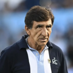 El entrenador de Racing, Gustavo Costas, en un encuentro oficial de la Academia.