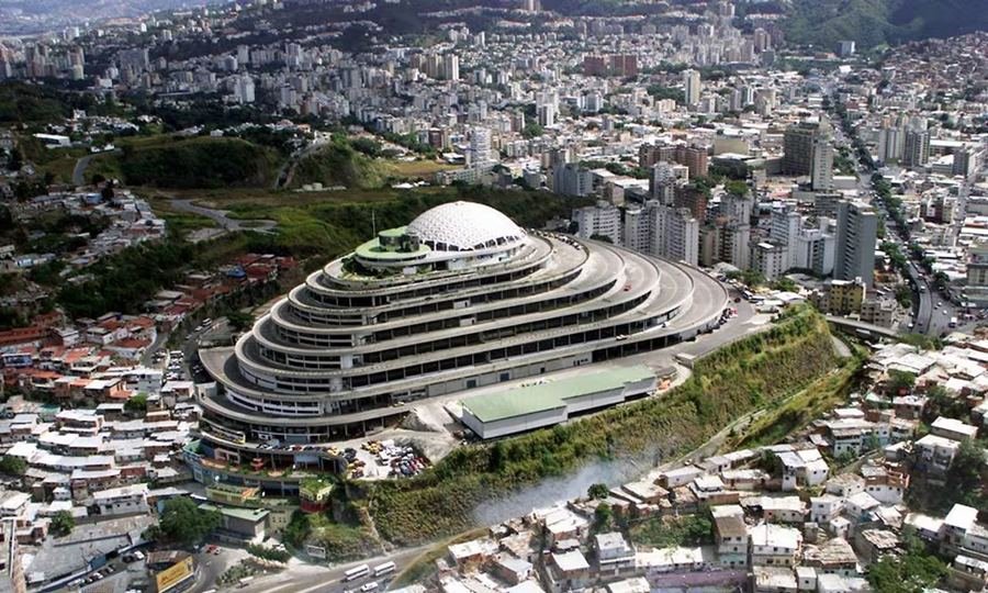 Vista del edificio del Helicoide, en la ciudad de Caracas, uno de los centros de detención más emblemáticos de Venezuela, señalado por organismos de derechos humanos por denuncias de torturas y tratos crueles.