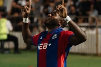 El colombiano Diego Herazo celebra su gol ante Gimnasia en Mendoza, que le dio a San Lorenzo su primer triunfo en el Torneo Apertura.