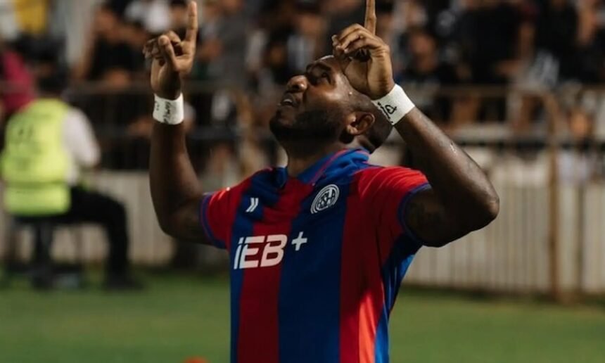 El colombiano Diego Herazo celebra su gol ante Gimnasia en Mendoza, que le dio a San Lorenzo su primer triunfo en el Torneo Apertura.