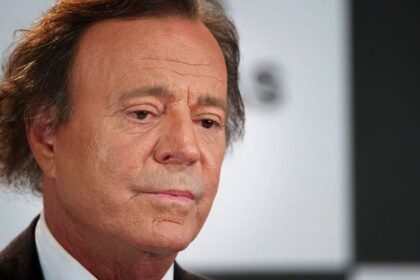 Julio Iglesias, durante una aparición pública, en una imagen de archivo del reconocido cantante español.