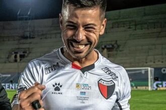 Federico Lértora vuelve a ponerse la camiseta de Colón tras su regreso al club.