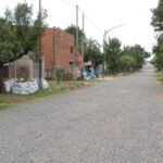 Una de las cuadras de barrio Loyola con estabilizado pétreo, tras las obras del programa Santa Fe Barrio.