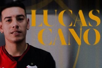 Lucas Cano posa con la camiseta de Colón en su presentación oficial como nuevo refuerzo del Sabalero. Foto: Prensa Colón