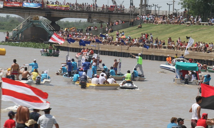 La Maratón Santa Fe–Coronda une deporte, historia y naturaleza en un exigente recorrido de aguas abiertas.