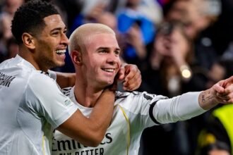 Franco Mastantuono celebra su gol en el Santiago Bernabéu durante un partido de Champions League con el Real Madrid.