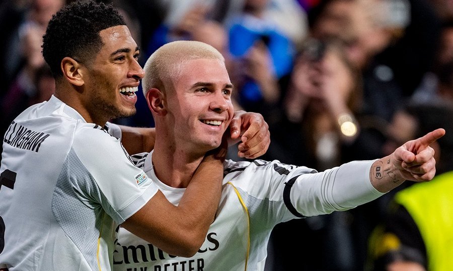 Franco Mastantuono celebra su gol en el Santiago Bernabéu durante un partido de Champions League con el Real Madrid.