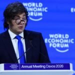 Javier Milei durante su exposición en el Foro Económico Mundial de Davos, donde defendió las reformas económicas y el modelo de libre mercado impulsado por su gobierno.