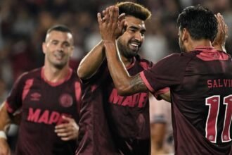 Los jugadores de Lanús celebran uno de los goles en la victoria 2-1 frente a Unión, por la Liga Profesional.