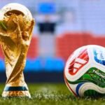 La Copa del Mundo y la pelota oficial del Mundial 2026, símbolos del torneo que se disputará en Estados Unidos, México y Canadá.