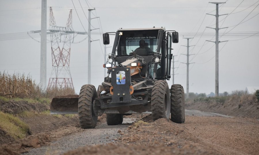 Maquinarias viales avanzan con las tareas de pavimentación sobre la calle Héroes de Malvinas, obra que mantendrá cortes de tránsito durante los próximos meses en Puerto General San Martín.