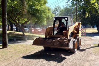 Comienzo de los trabajos en la histórica Plaza Colón, en el marco del plan de recuperación de espacios públicos. (Foto: Municipalidad de Santa Fe)