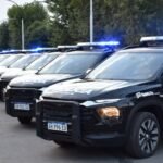 Entrega de camionetas 0 km adaptadas para patrullaje policial en la Unidad Regional XVII de San Lorenzo, como parte del plan provincial de fortalecimiento de la seguridad.