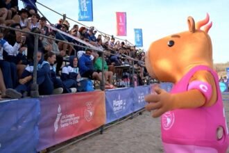 La Playa Olímpica convocó a familias y turistas, con propuestas deportivas y la presencia de Capi, la mascota de los Juegos Suramericanos.