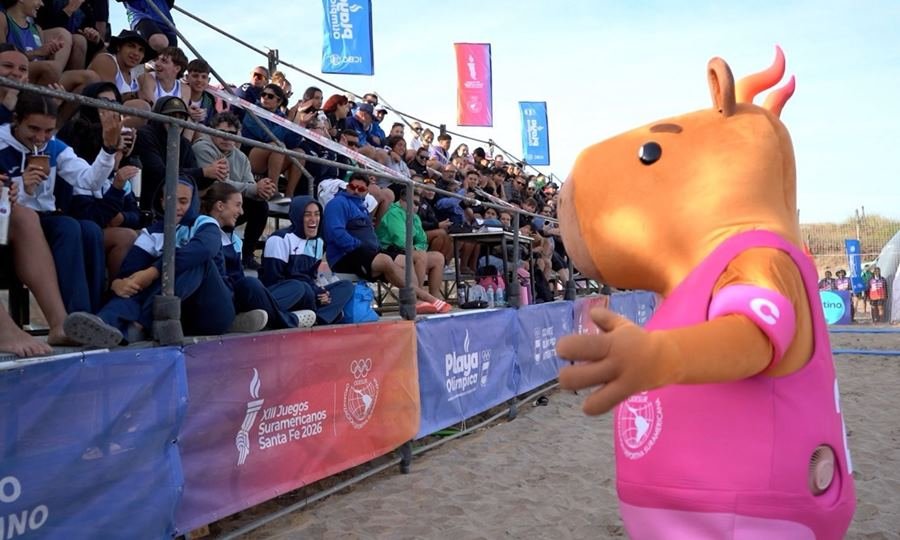 La Playa Olímpica convocó a familias y turistas, con propuestas deportivas y la presencia de Capi, la mascota de los Juegos Suramericanos.