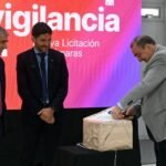Autoridades provinciales y municipales durante la apertura de la oferta técnica del Programa Lince en el Data Center de Santa Fe.
