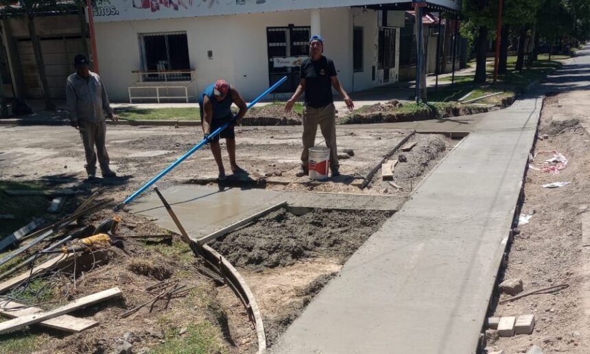 Tareas de pavimentación y drenaje pluvial en una intersección urbana de Puerto General San Martín, departamento San Lorenzo.