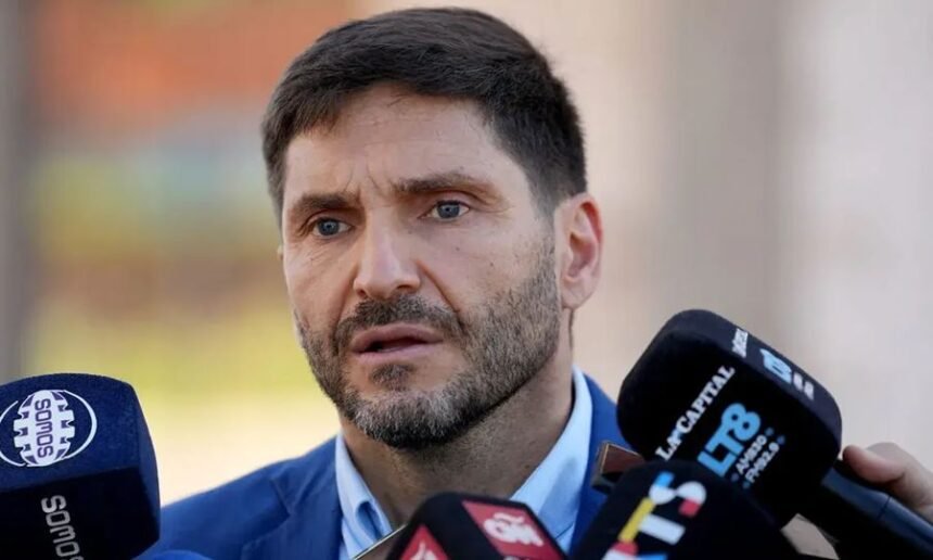 El gobernador de Santa Fe, Maximiliano Pullaro, durante una actividad oficial del Gobierno provincial.