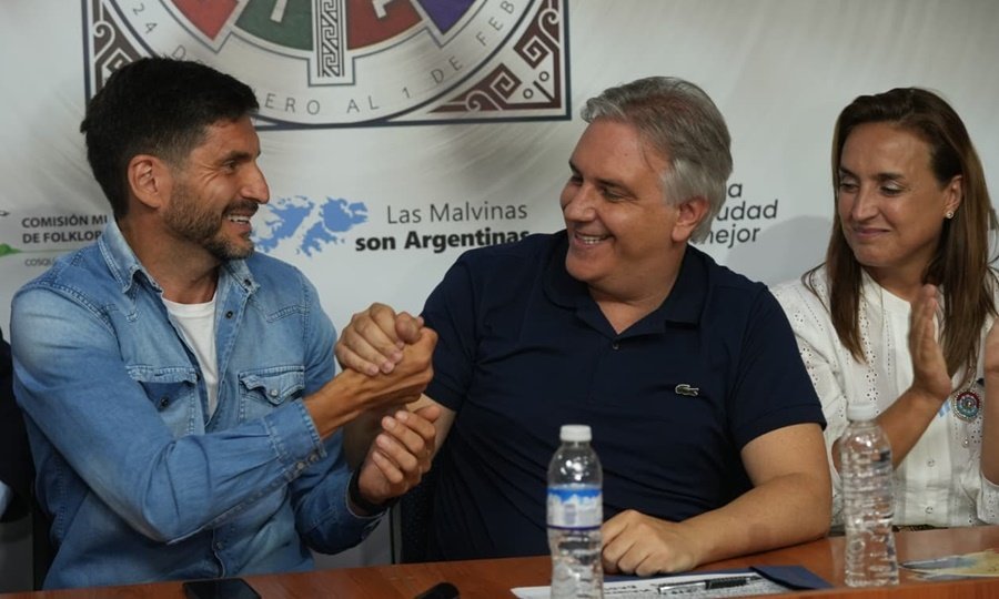 Maximiliano Pullaro y Martín Llaryora participaron del Festival de Cosquín junto a la delegación santafesina, en un homenaje al brigadier Estanislao López y al federalismo argentino.