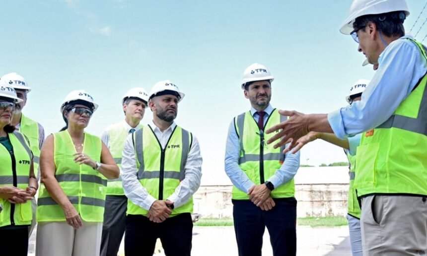 Autoridades provinciales y representantes del sector portuario durante una reunión clave para coordinar las inversiones que transformarán la infraestructura logística de Santa Fe.