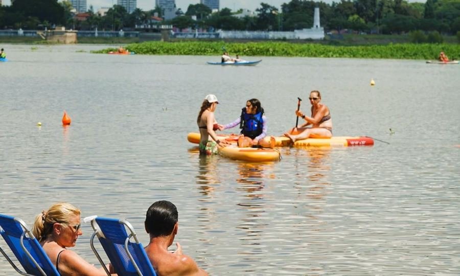 La Costanera de Santa Fe fue uno de los espacios más concurridos durante la primera quincena del verano 2026, impulsando el turismo y la actividad económica local.